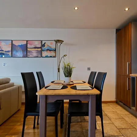 Sidemersey Livings- Convenient 1-Bedroom Flat With A View, Central Liverpool Exterior photo