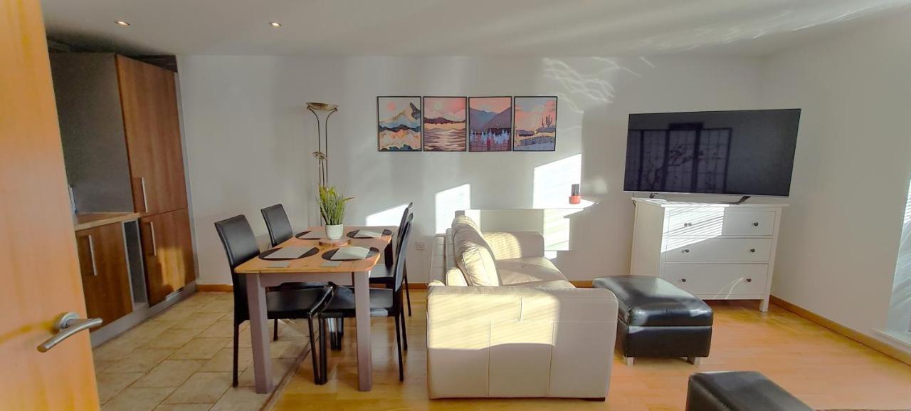 Sidemersey Livings- Convenient 1-bedroom Flat With A View, Apartment Liverpool