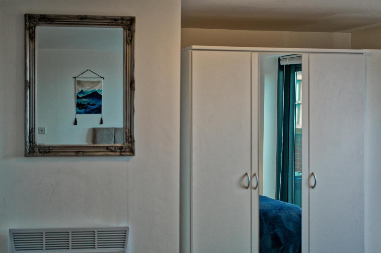 Sidemersey Livings- Convenient 1-bedroom Flat With A View, Apartment Liverpool